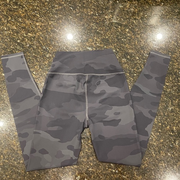 Alo Camo leggings. Size S. - Picture 2 of 3